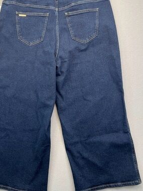 Women’s dark wide leg cropped jeans